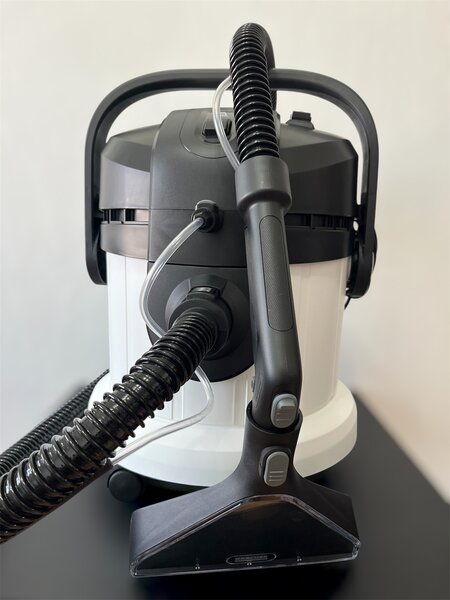 Inchiriez aspirator Karcher injectie-extractie auto si tapiterii (Bucuresti